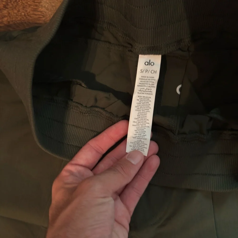 ALO Yoga Green Joggers - Picture 3 of 3